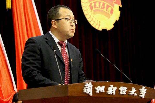 兰州大学团委书记李华龙代表兄弟院团学组织致贺词