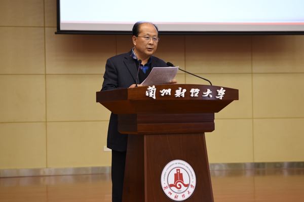 校纪委书记殷国手作纪委工作报告