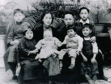 △1939年,叶挺全家合影 △1939年,叶挺全家合影