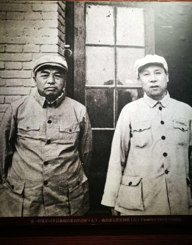 △1949年9月,第一野战军司令员兼政委彭德怀、政治部主任甘泗淇在兰州 △1949年9月,第一野战军司令员兼政委彭德怀、政治部主任甘泗淇在兰州