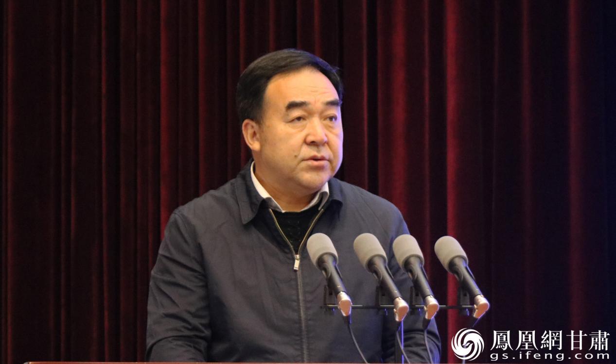 甘肃省委教育工委专职副书记,省教育厅党组成员张晓东致辞 蔡扬宗 摄